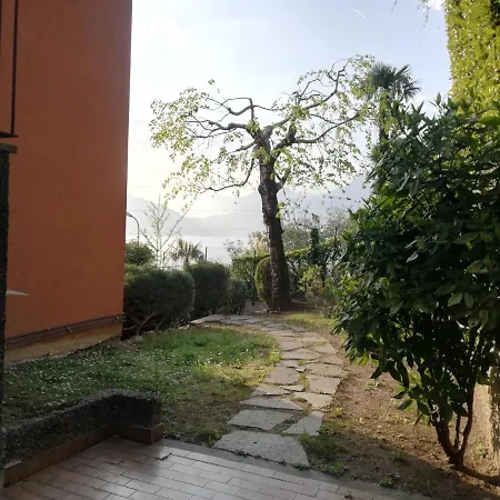 Dream Panorama, Garage In The Center Of * 瓦伦纳